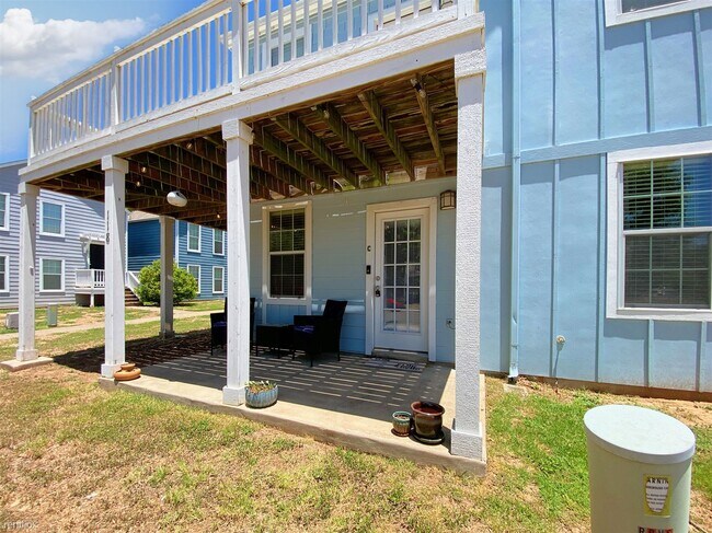 Building Photo - 1 br, 1 bath Duplex - 118 Rush Haven Hvn C C