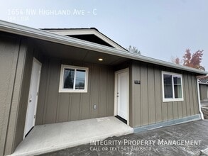Building Photo - 1654 NW Highland Ave