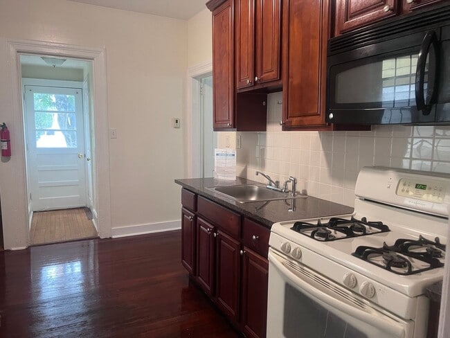 Building Photo - Charming 2BR Apartment in New Rochelle