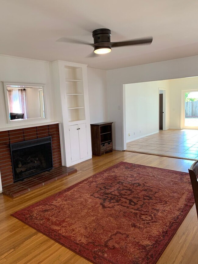 Foto del edificio - Spacious 3+3 Single Story Home w/ bonus ro...
