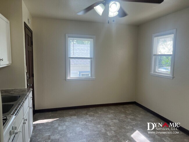 Foto del edificio - 403 S Wayland Ave