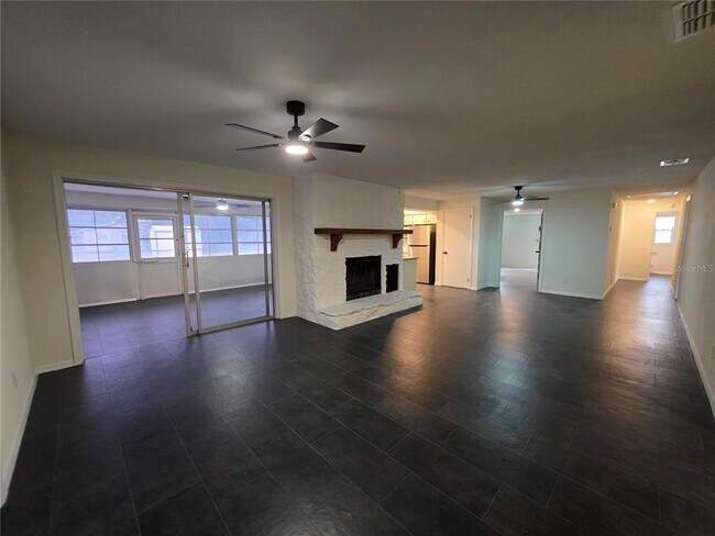 Foto del edificio - 5611 6th St