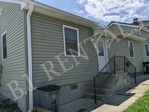 Building Photo - 210 5th St
