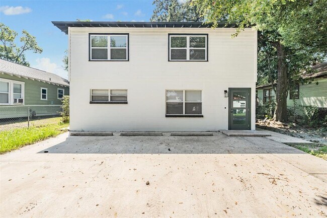 Building Photo - 403 E Hugh St