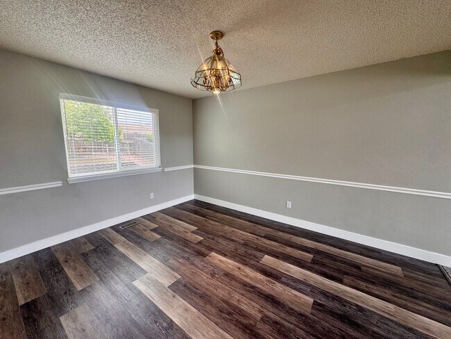 Foto del edificio - 4 Bedroom Home in Briargate