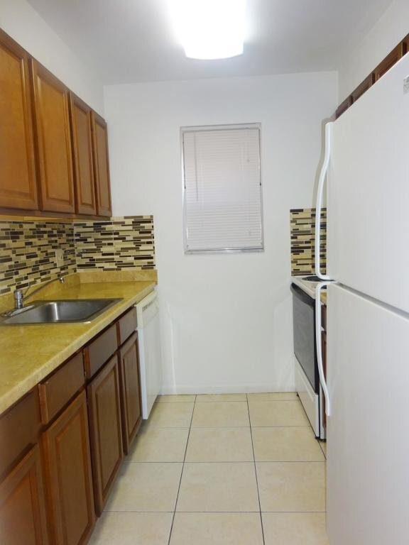 Foto principal - 450 Southwest 2nd Avenue Apt #107, Boca Ra...