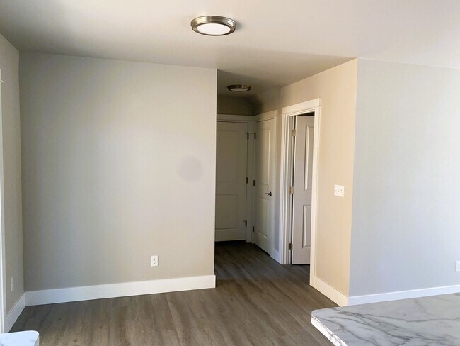 Foto del edificio - 242 NE College Dr