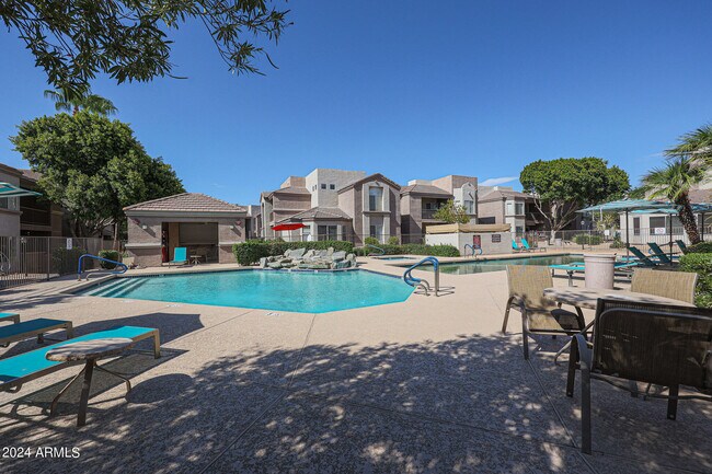 Foto del edificio - 17017 N 12th St