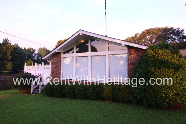 Building Photo - Charming Newly Renovated 3bd/ 2ba/ Gorgeou...