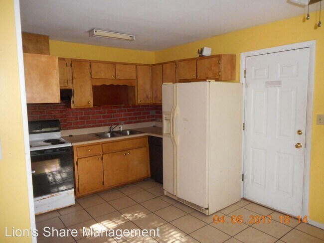 Building Photo - 3 br, 1 bath House - 2115 Flipper St.