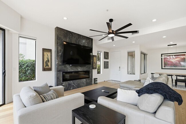 Building Photo - Luxury Townhome in Gainey Ranch