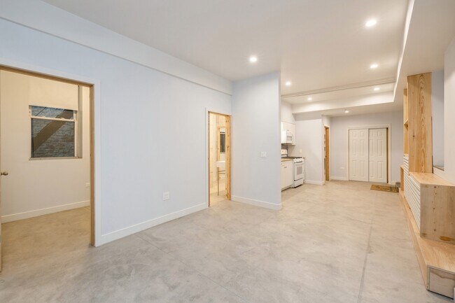 Foto del edificio - 724 W 18th St