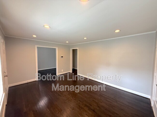 Building Photo - 214 S Gardner Ave