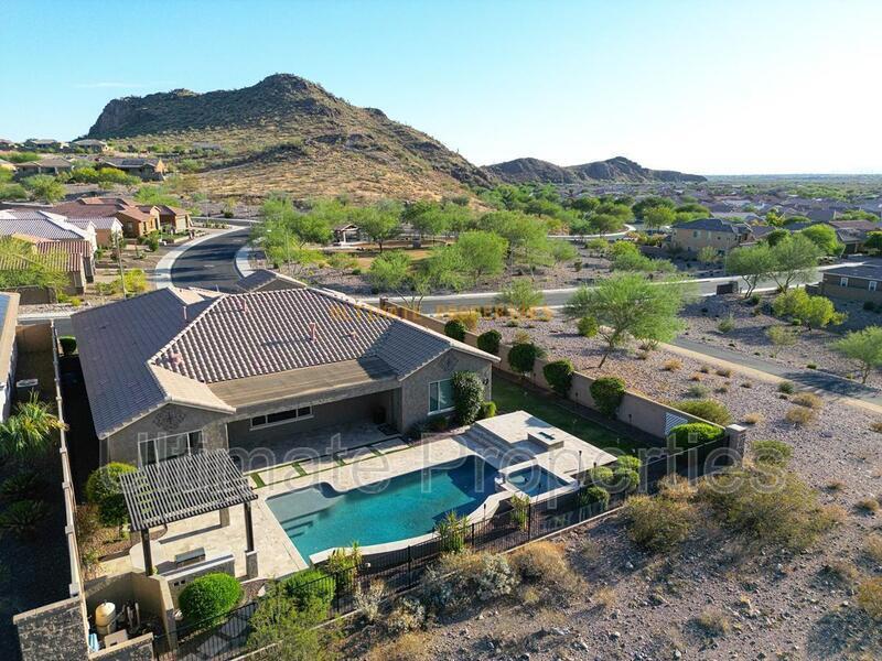 Foto principal - 10058 W White Feather Ln
