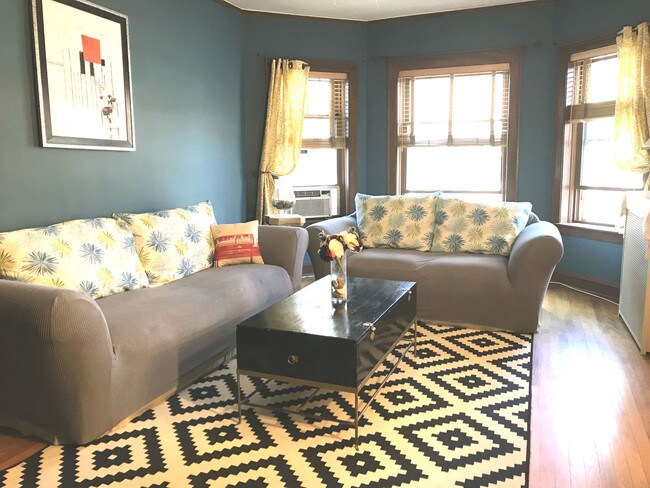 Foto del edificio - 549 W Addison St