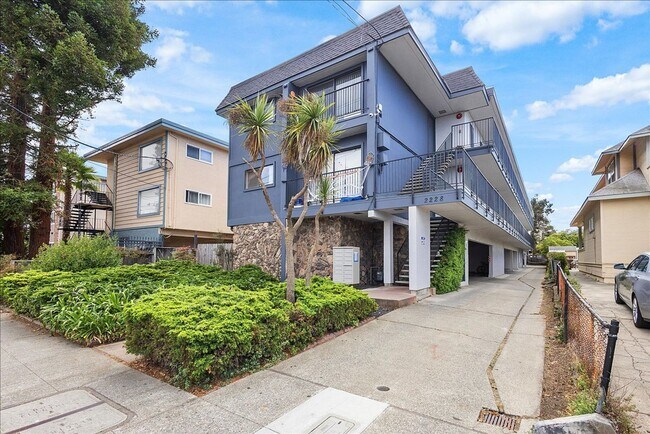 Foto del edificio - 2228 Lincoln Ave