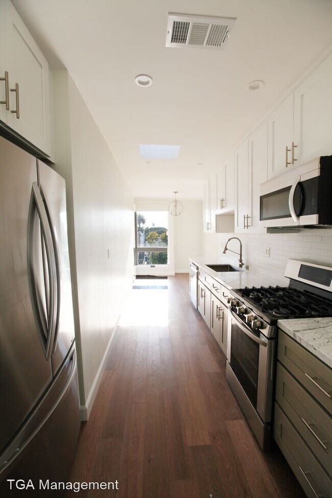 Building Photo - 915 3rd St