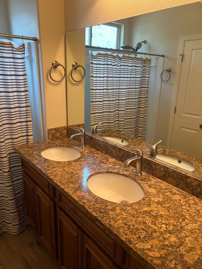 Foto del edificio - Charming 3 Bedroom in Great Location!