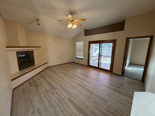 Foto del edificio - Cute 3 Bed 2 Bath 2 Car Garage home