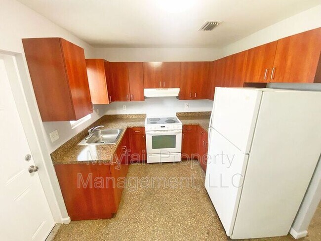 Building Photo - 90 NW 32nd Ave