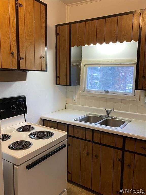 Foto del edificio - 2461 Bowen Rd