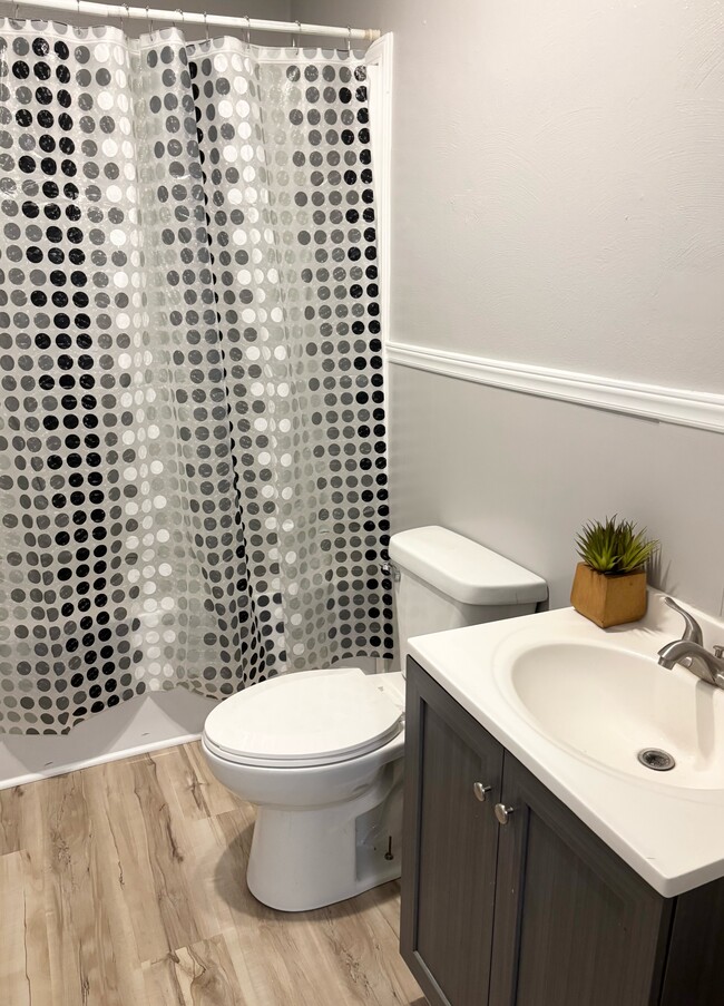 Building Photo - 226-226 N Birchwood Dr