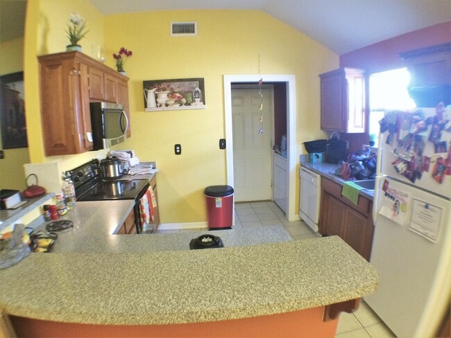 Building Photo - Inviting 3 Bed 2 Bath Home!