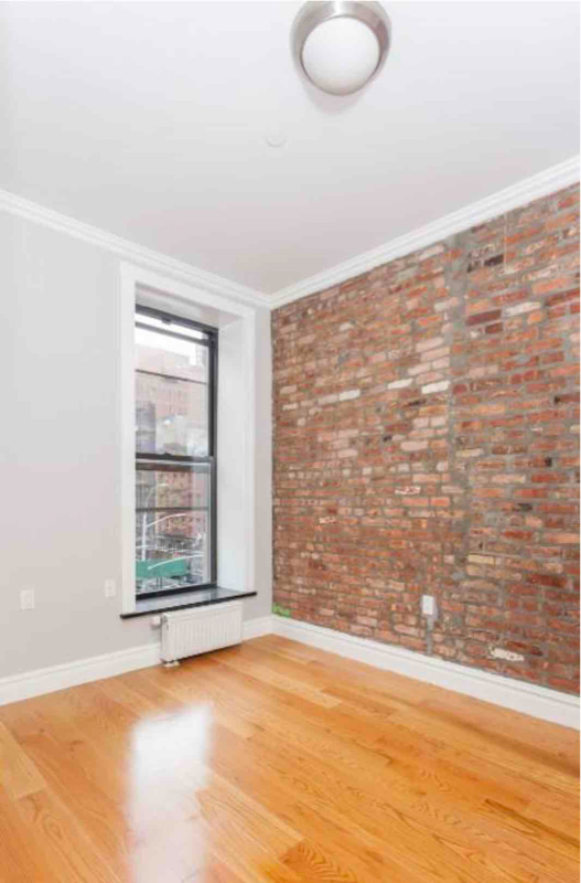 Building Photo - 200 E 14th St