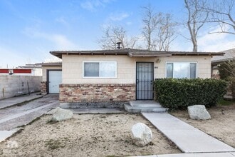 Building Photo - 230 Burns St