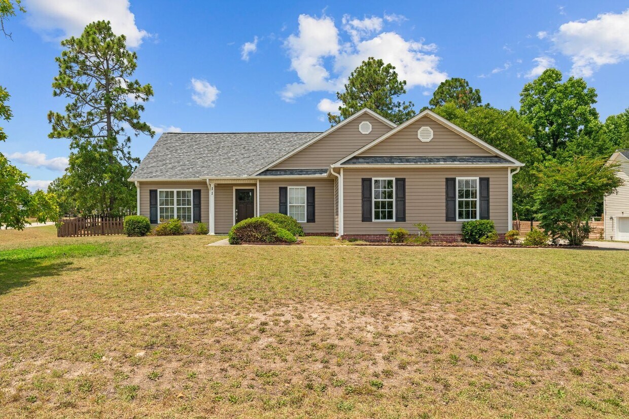 Foto principal - 3 Bed 2 Bath Convenient to Fayetteville an...