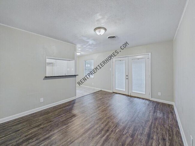 Foto del edificio - 29 Rosewood Dr