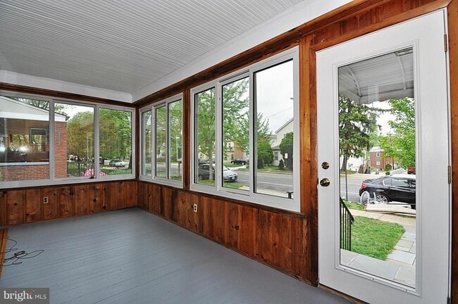 Building Photo - 614 23rd St S