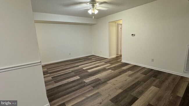 Foto del edificio - 3790 Lyndhurst Dr