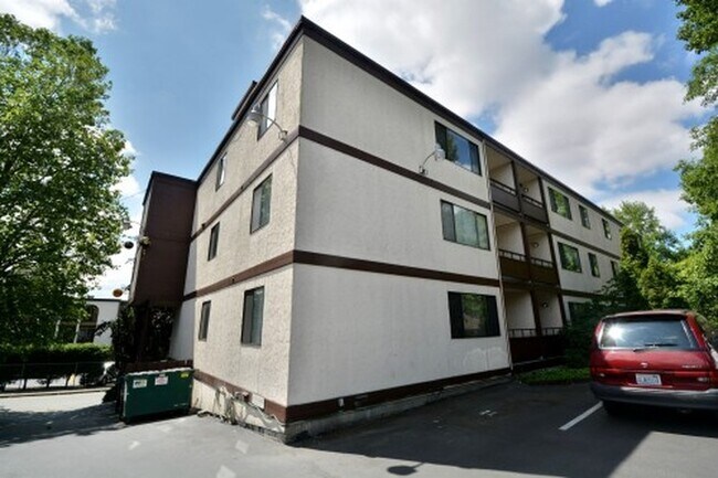 Foto del edificio - 2100 N 106th St