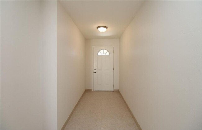 Foto del edificio - 2/2 ANNUAL UNFURNISHED HOME - Big Yard with New Fence in Naples Park! – Quick Move-In, No HOA