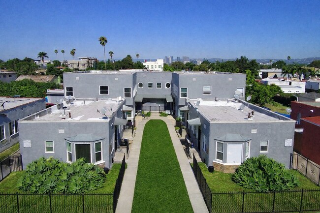 Foto del edificio - 1933 Carmona Ave