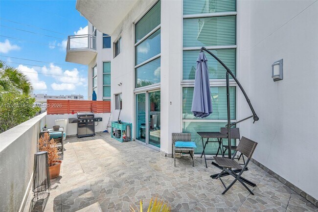 Foto del edificio - 7728 Collins Ave