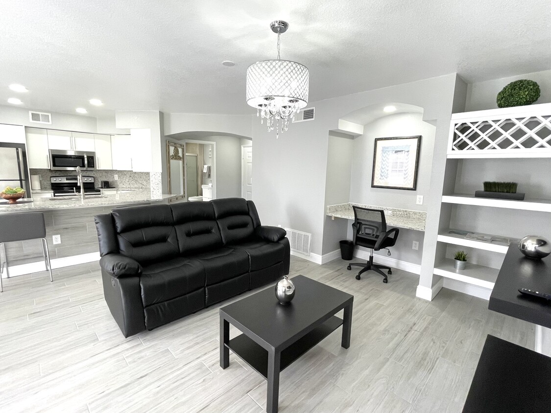 Sala de estar de lujo - 7280 Westpointe Blvd