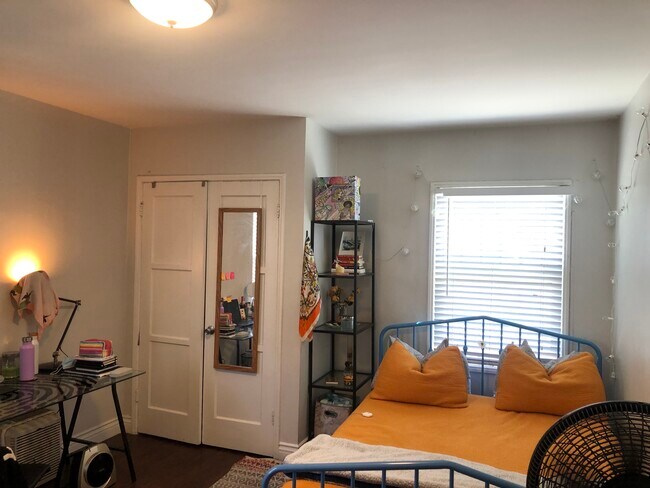 Foto del edificio - 1442 W 27th St