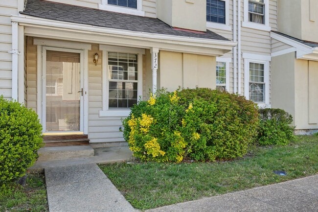 Building Photo - Updated 2BR Home Near Transit with Private Fenced Yard in Newport News