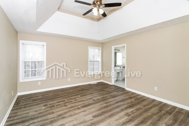 Building Photo - 2385 Lake Royale Dr