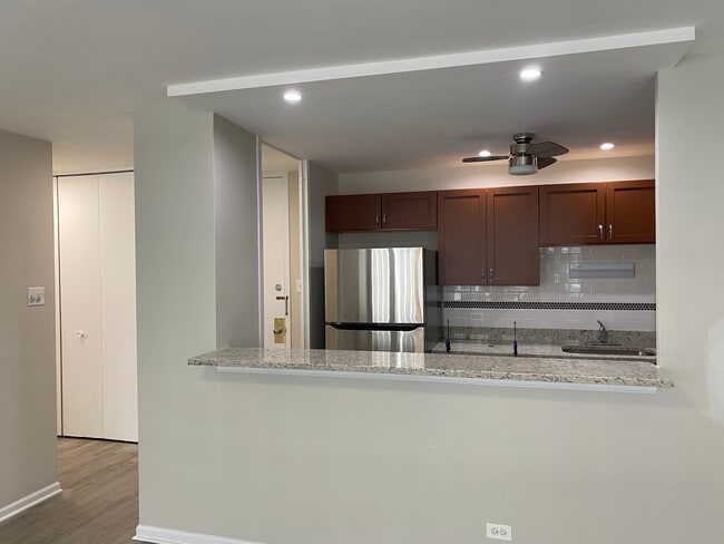 Building Photo - 1401 E 55th St