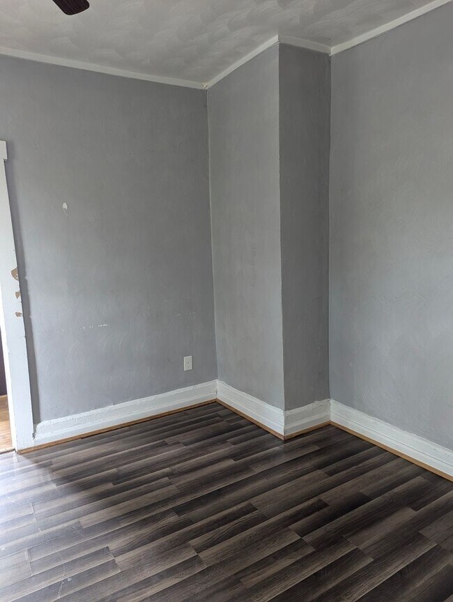 Foto del edificio - MOVE IN READY 4 Bedroom in the Heart of Portsmouth!