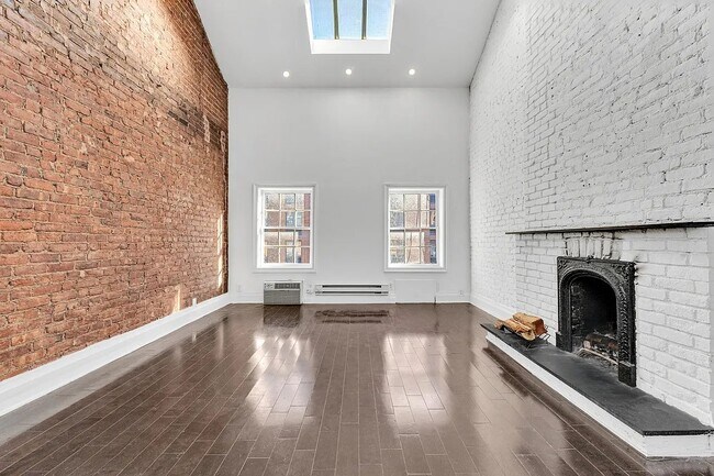 Building Photo - 404 W 22nd St