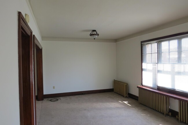 Building Photo - 230 S Washington St