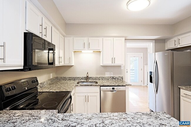 Building Photo - 1032 Cheshire Ct