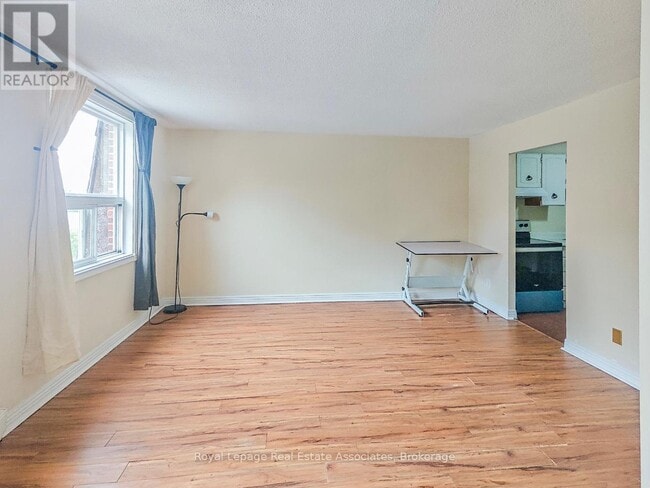 Photo du bâtiment - 5130A Dundas St W