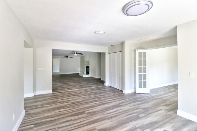 Foto del edificio - 1380 S Duncan Ave