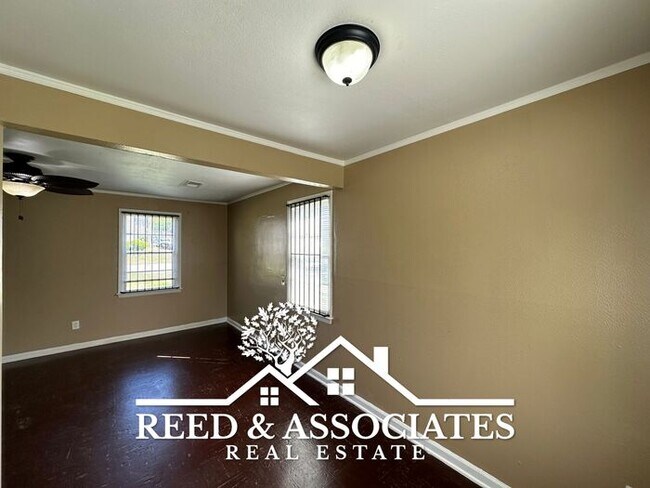 Building Photo - 2 Bedroom in White Haven - Coro Lake