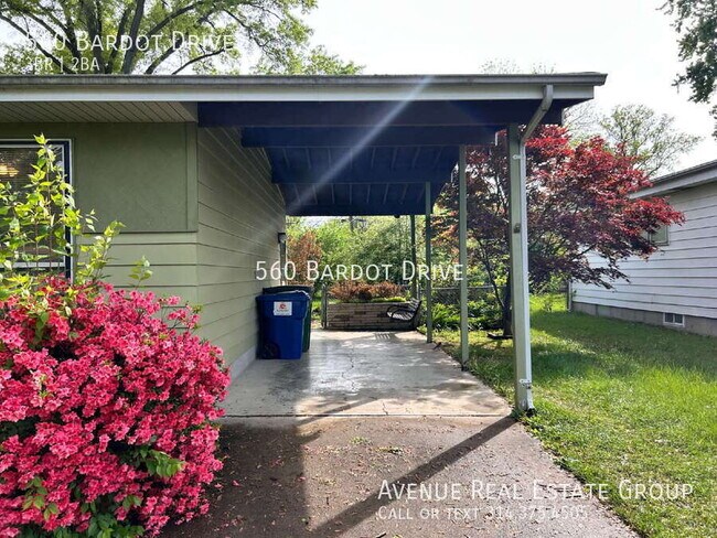 Building Photo - 560 Bardot Dr